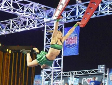 Η ξανθιά «Ninja Warrior» που τρελαίνει το διαδίκτυο (βίντεο)